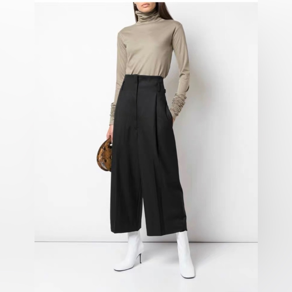 Black 100 % Wool wide-leg pants size M